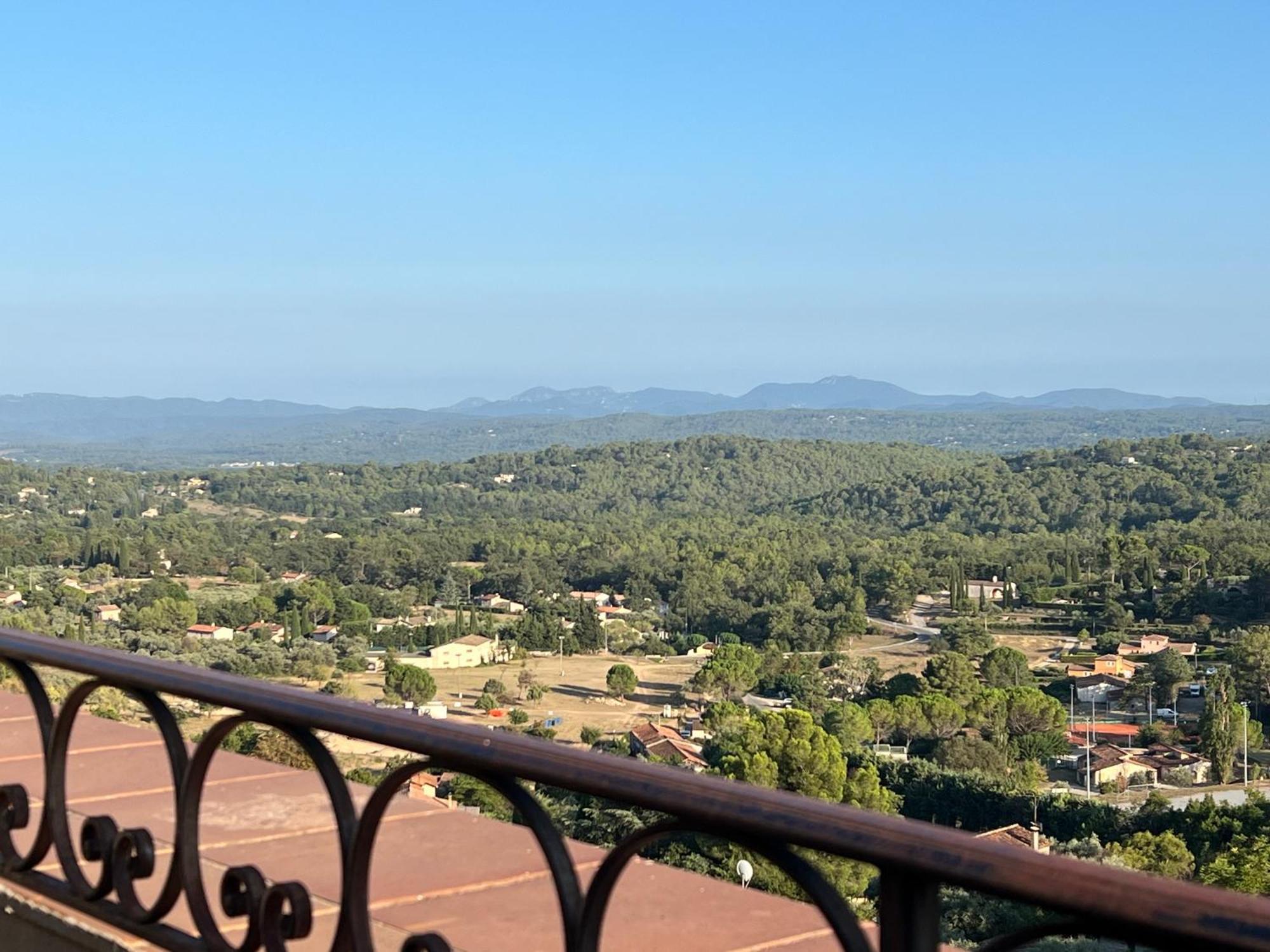 Au Coeur De Seillans, Charmant Logement, Grande Terrasse Et Panorama Buitenkant foto